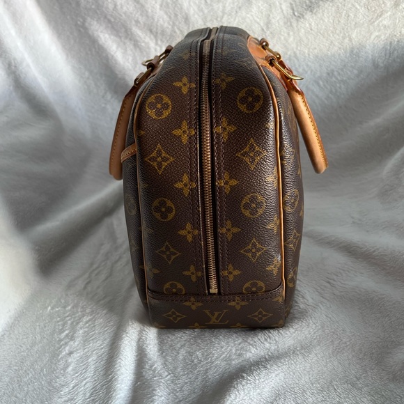 Authentic Deauville Handbag LV - Picture 8 of 10